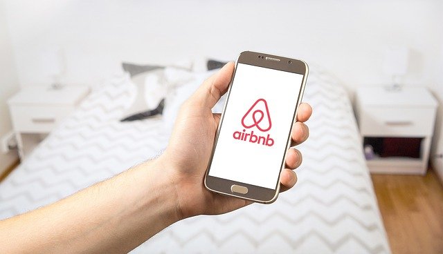 airbnb-smart-phone-pixabay-640