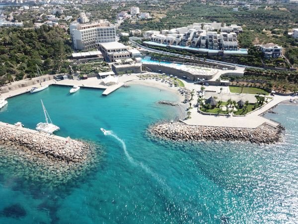 Η Zeus International και η Wyndham Hotels & Resorts εγκαινίασαν την επίσημη έναρξη λειτουργίας του  Wyndham Grand Crete Mirabello Bay στην Κρήτη