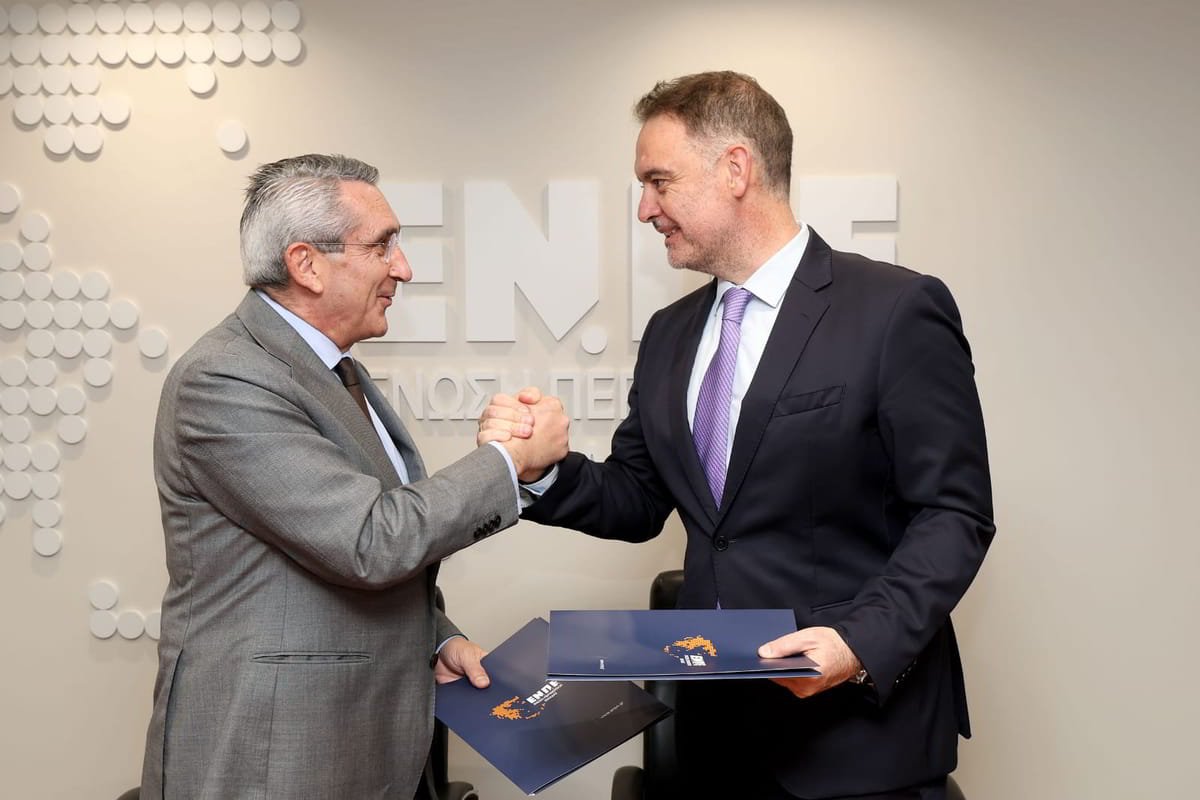 Ο Περιφερειάρχης Νοτίου Αιγαίου, κ. Χατζημάρκος και ο πρόεδρος του ΞΕΕ, Αλέξανδρος Βασιλικός