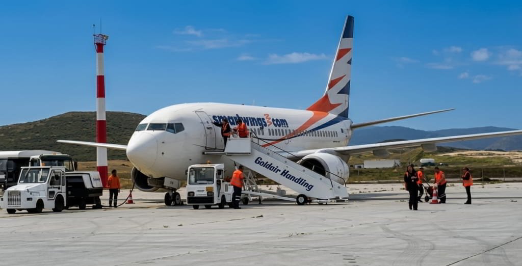 Αεροπλάνο της Smartwings προσγειώνεται στο αεροδρόμιο της Σκύρου. Πηγή: skyros.org
